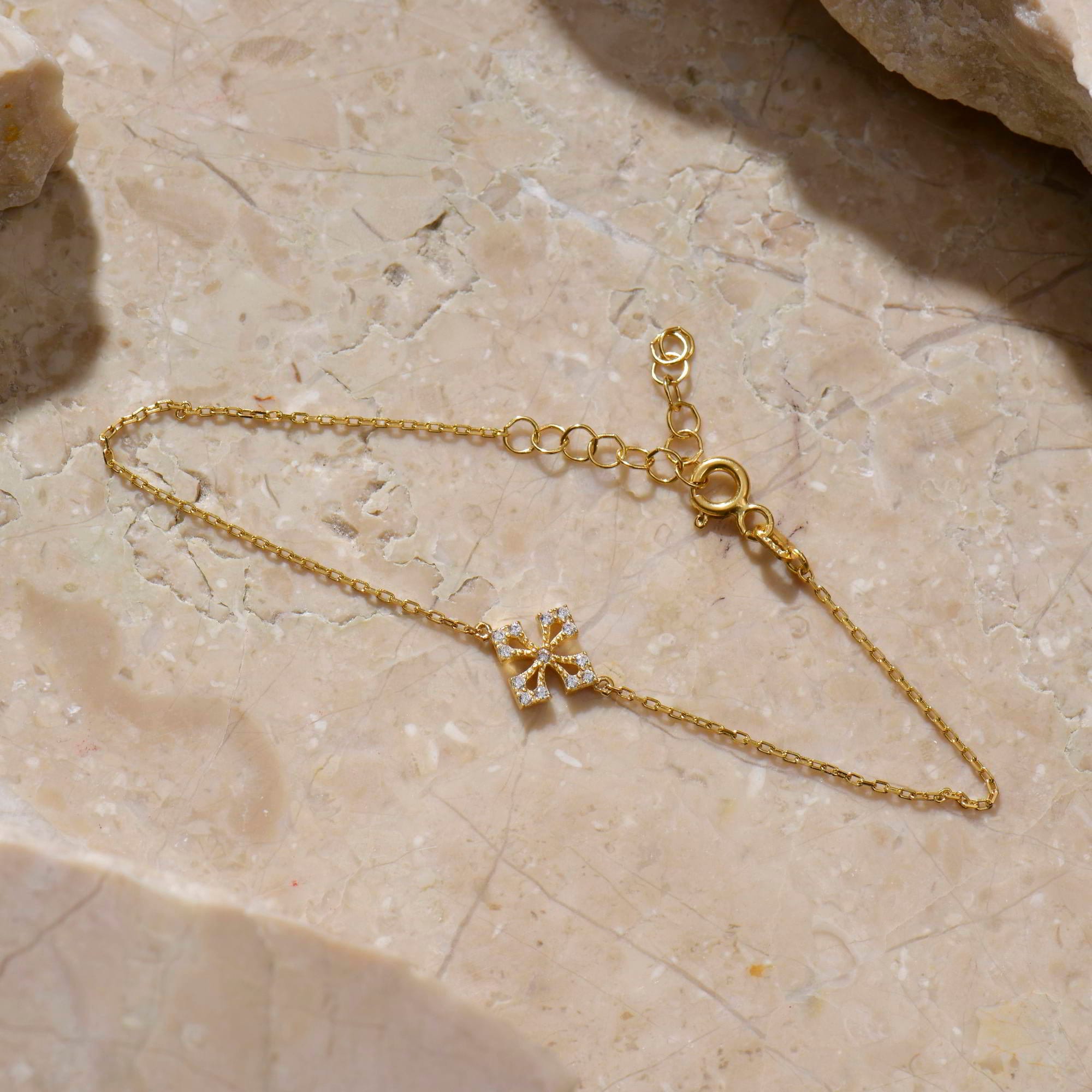 ブレスレット ROMANTINUER SN138 SIMPLE CROSS BRACELET Amazon.com: Dainty Sideways Cross Bracelet in Sterling